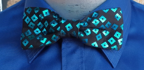 Bow tie, Black & aqua print, polyester, metal clip.