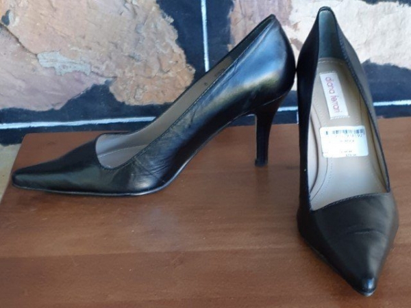 'Dianna Ferrari' Black Leather Pointy Toe Pumps, size 8