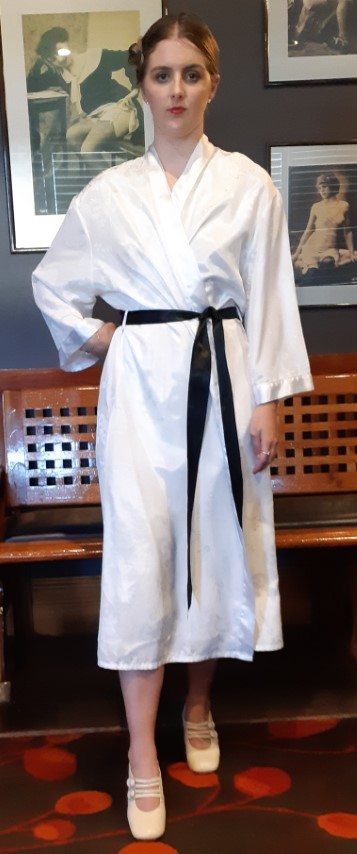 1920's Inspired Dressing gown, White, polyester, by 'Night Magic' size 20