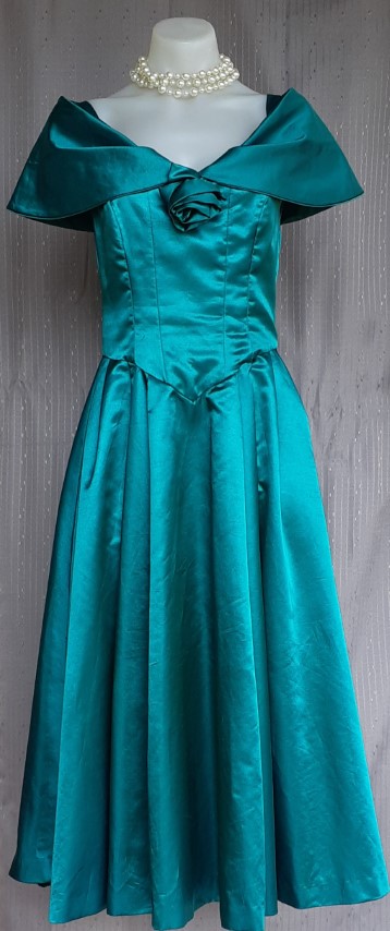 1980's Evening Dress, green, silk, handmade, size 8