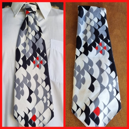 1970's wide tie, polyester, by 'Los Hombres', grey/cream/black/red